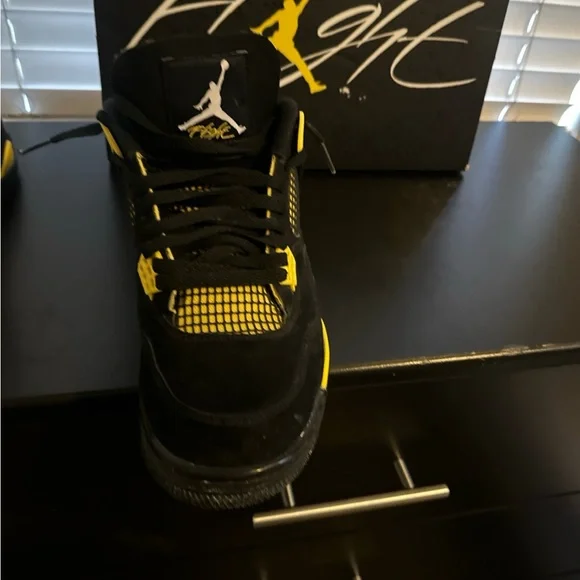 Jordan 4 yellow thunder